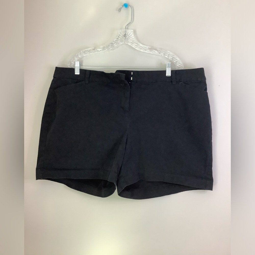 Lane Bryant shorts size 20W
98% cotton 2% spandex 
Waist 23 
Inseam 7 
Leg 14